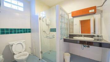 Ducha, artículos de tocador gratuitos, toallas