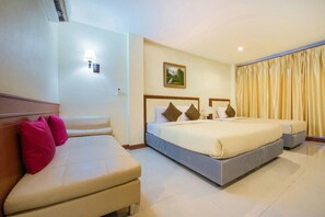 Family Room | Desk, free WiFi - Nuntiya Terrace (Udon Thani)