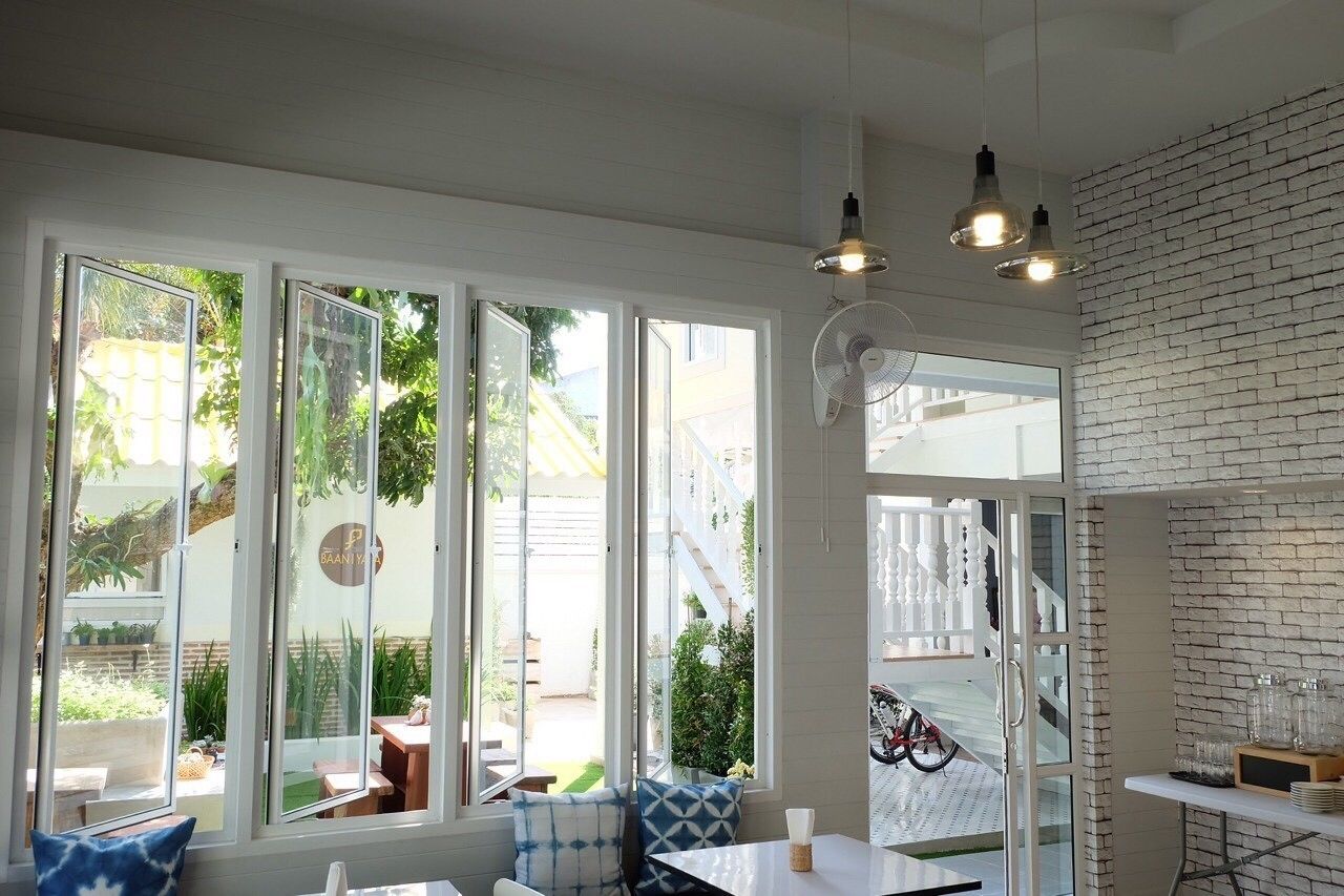 Free daily breakfast