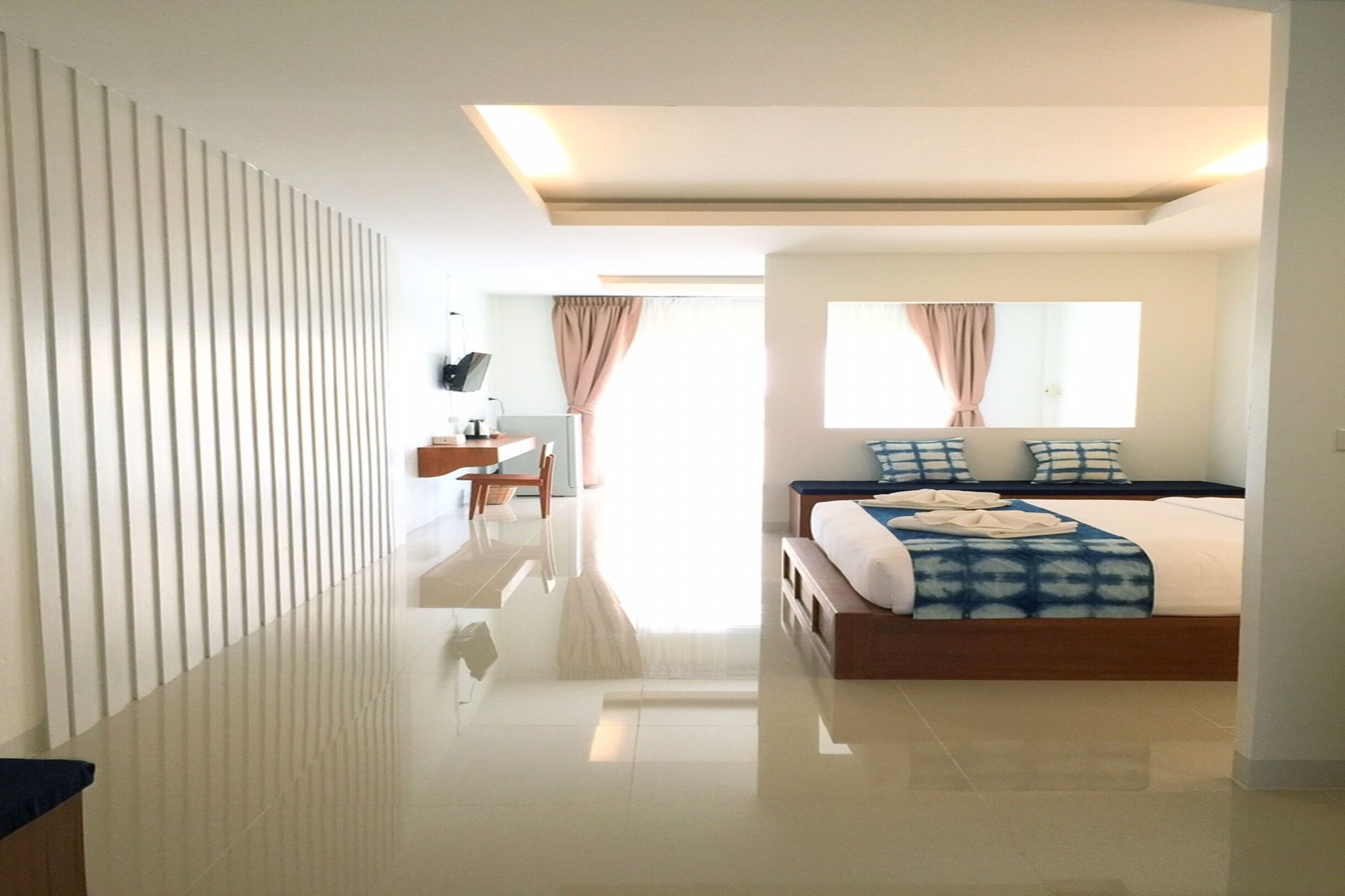 Suite Double Bed | Free minibar, desk, rollaway beds, free WiFi