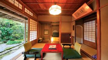 1 bedroom, individually decorated, individually furnished, free WiFi