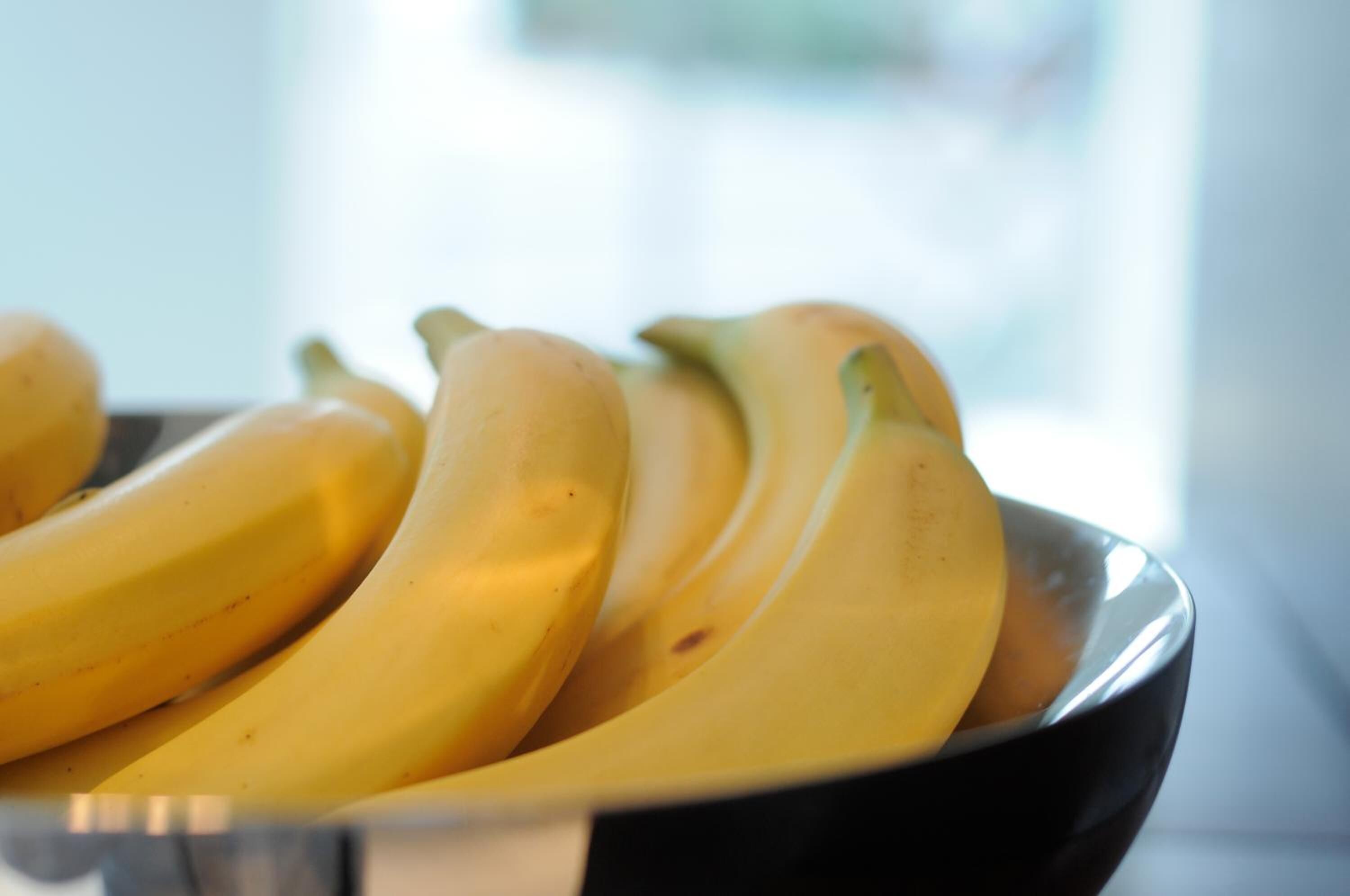 A bowl containing several bananas.
