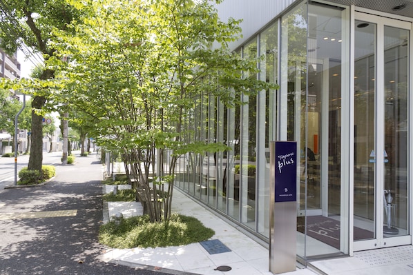 Property entrance - 7 Days Hotel Plus (Kochi)