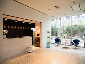 Interior entrance - 7 Days Hotel Plus (Kochi)