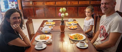 Breakfast, lunch, dinner served; international cuisine
