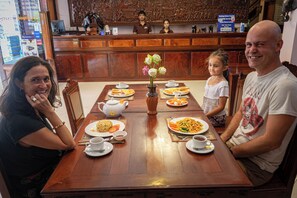 Breakfast, lunch, dinner served; international cuisine