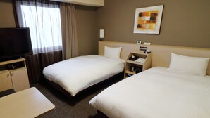 A hotel room with two beds, a TV, a desk, and a painting on the wall. - Hotel Route-Inn Shimizu Inter (Shizuoka)