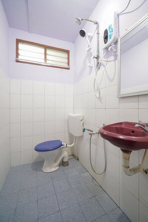 Deluxe Double Room | Bathroom - OYO 89646 Panvill Resort (Pangkor Island)