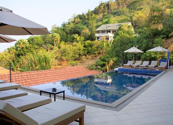 Outdoor pool, pool loungers - Orchidacea Residence (Karon)