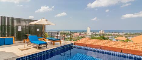 Outdoor pool, sun loungers