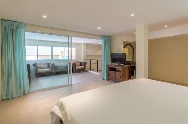 In-room safe, desk, iron/ironing board, free WiFi