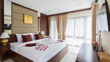 Deluxe Family Room | Cofres nos quartos, escrivaninha, ferros/tábuas de passar roupa