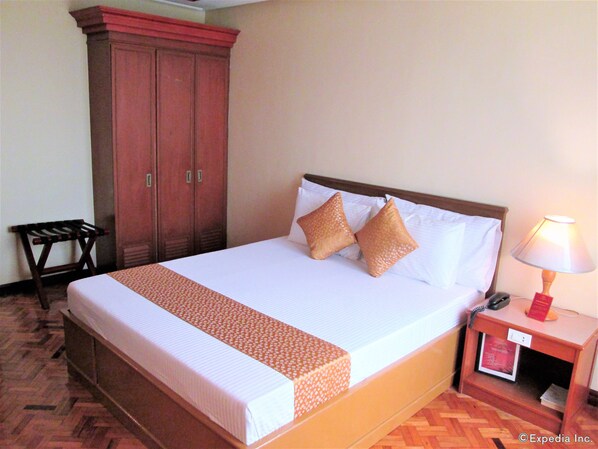 Desk, rollaway beds, free WiFi - Maxandrea Hotel (Cagayan de Oro)