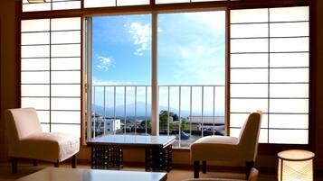 Minibar, in-room safe, desk