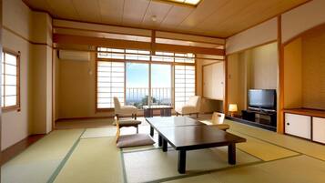 Minibar, in-room safe, desk