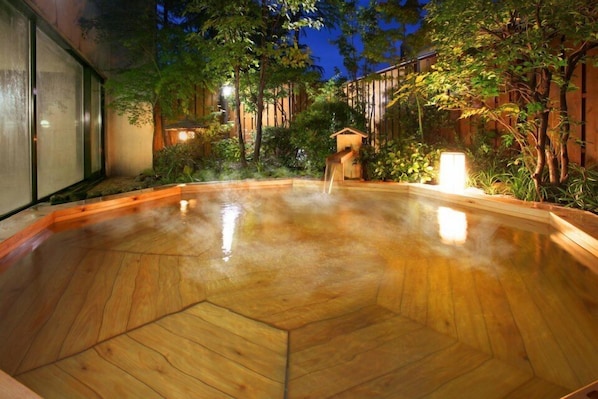 Bañera de hidromasaje exterior