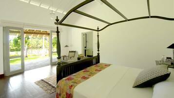 4 bedrooms, in-room safe, desk, soundproofing