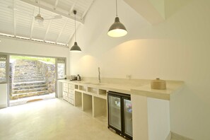4 bedrooms, in-room safe, desk, soundproofing