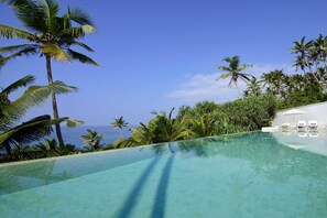 Outdoor pool, an infinity pool - Pointe Sud (Kamburugamuwa)