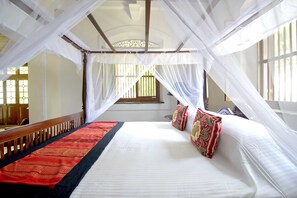 Villa, 5 Bedrooms(4 double and 1 twin) - Pointe Sud (Kamburugamuwa)