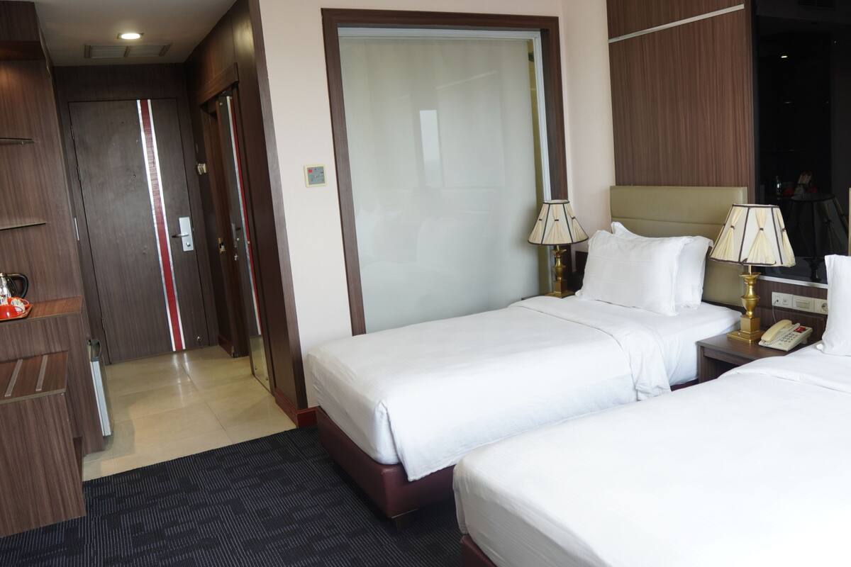 商務雙床房 | 書桌、免費 Wi-Fi、床單