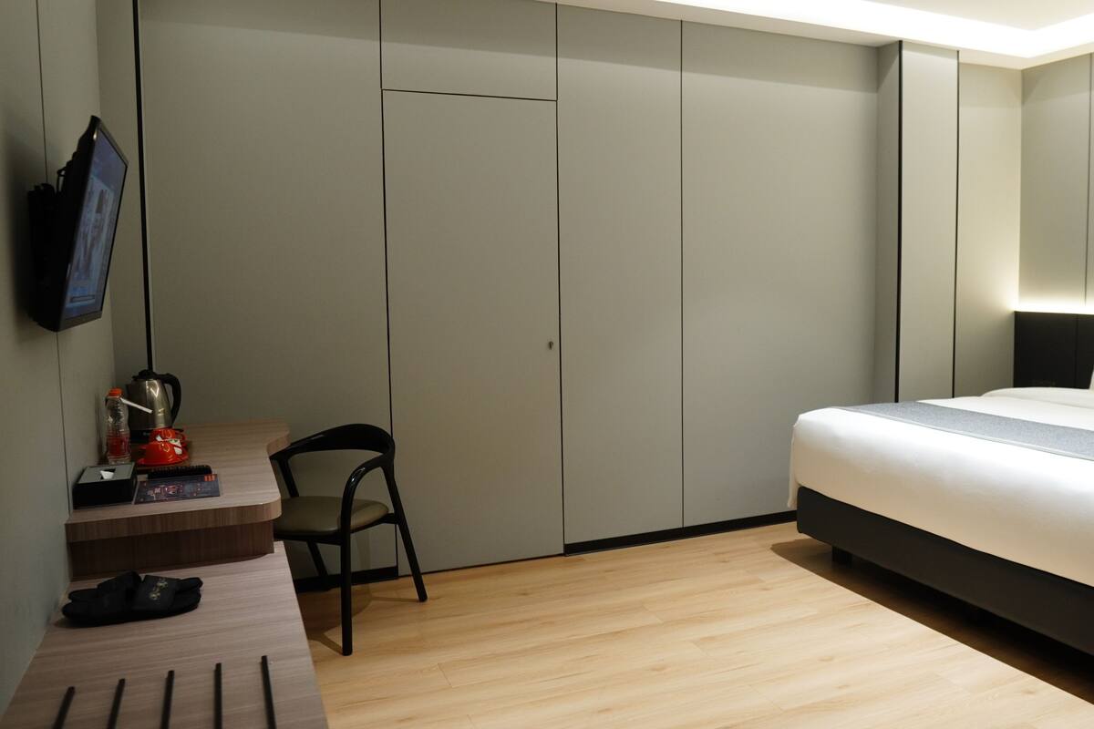 高級雙人房 | 書桌、免費 Wi-Fi、床單