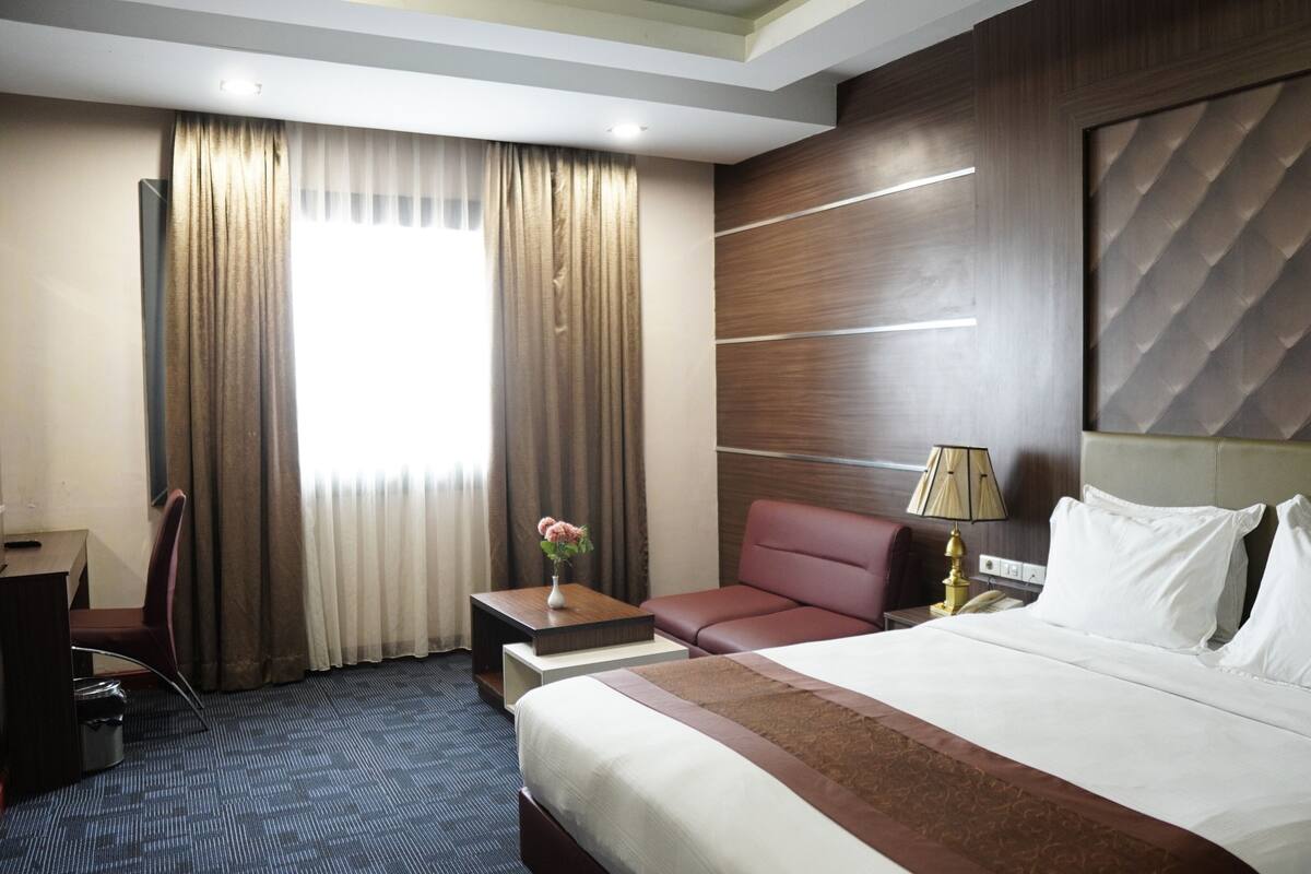 商務雙人房 | 書桌、免費 Wi-Fi、床單