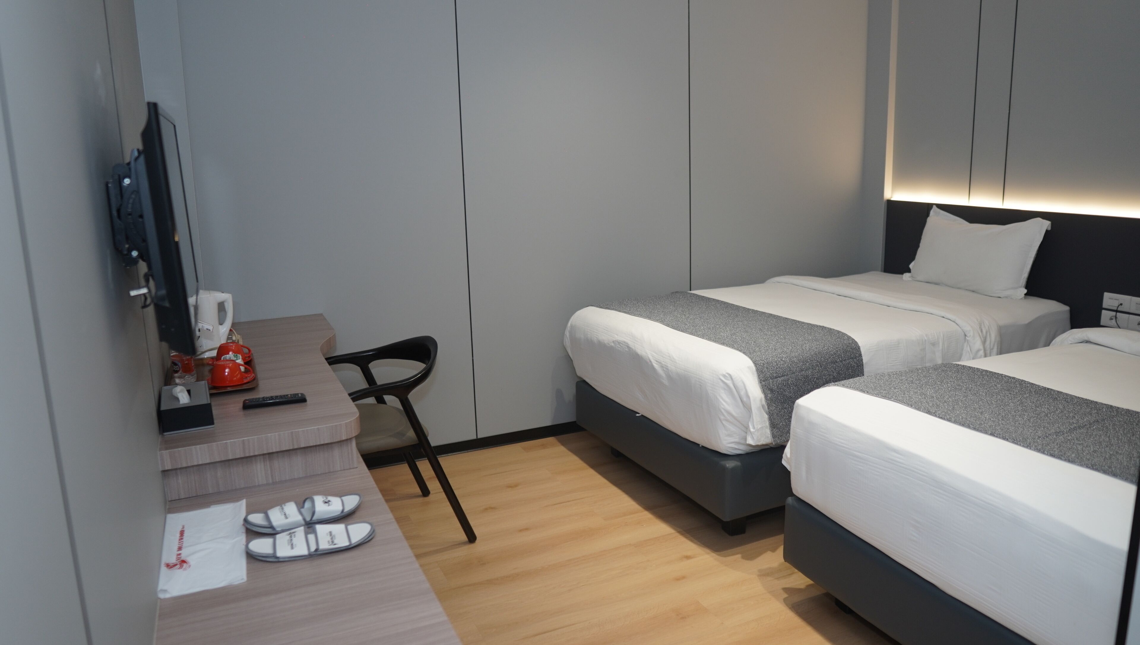 Desk, free WiFi, bed sheets