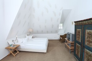 Kamar Double atau Twin Superior | Meja kerja, tempat tidur bayi gratis, dan tempat tidur lipat/tambahan