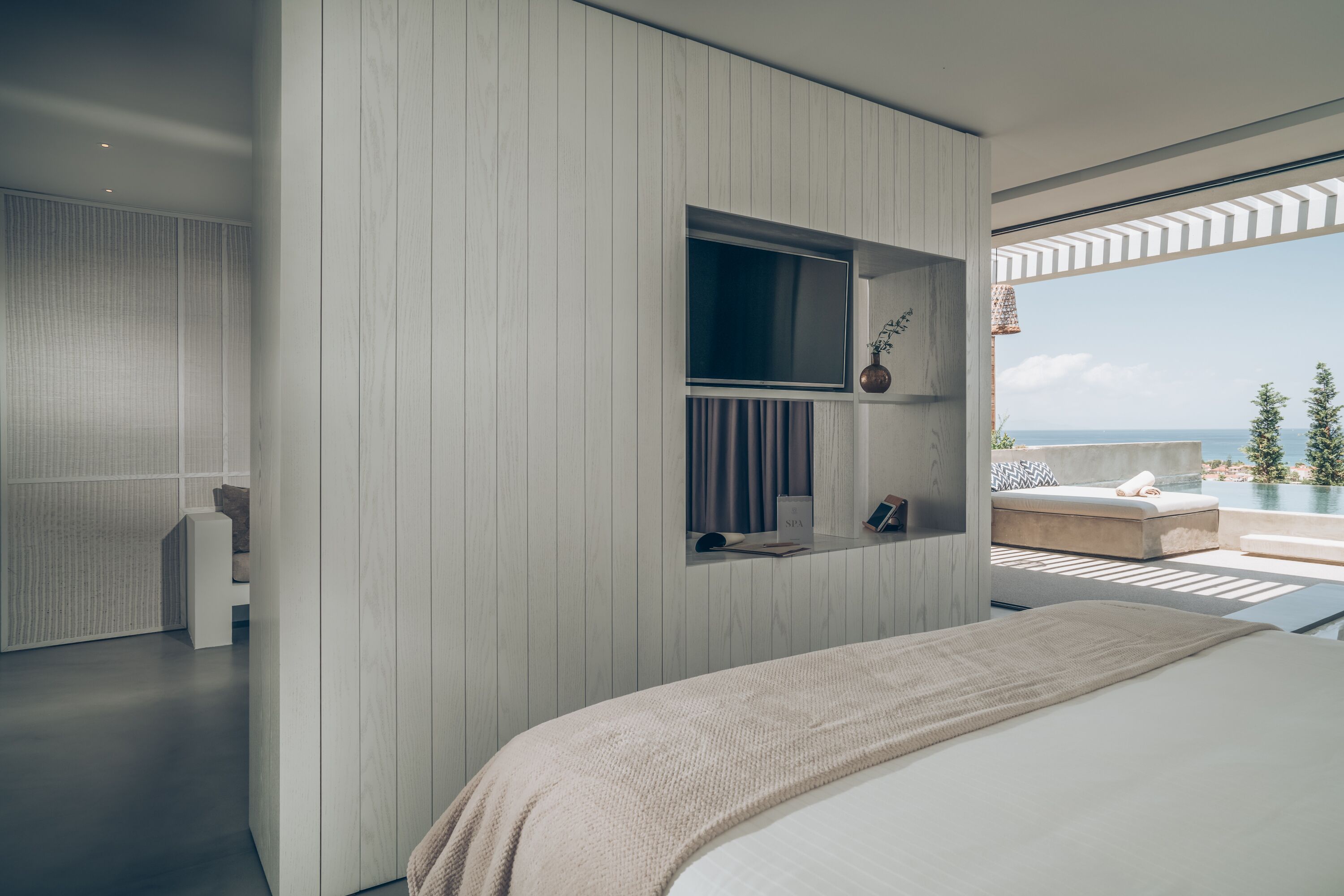 Honeymoon Suite | Minibar, in-room safe, blackout drapes, soundproofing