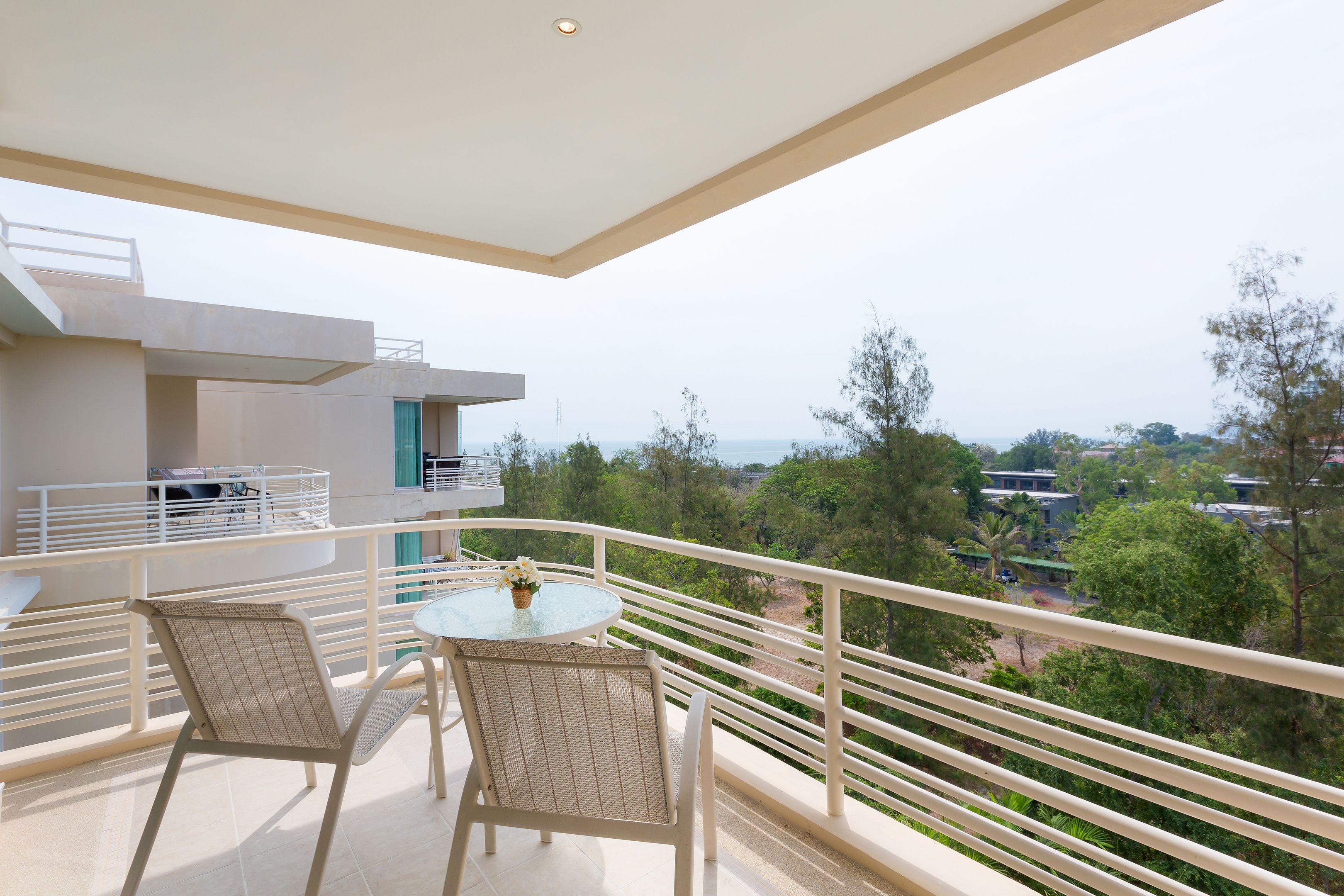 2 Bedroom Pool View | Een bureau, verduisterende gordijnen, wifi