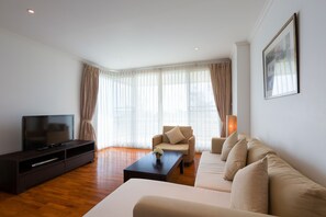 2 Bedroom Pool View | Desk, blackout curtains, WiFi - Baan Sanpleon Beachfront Condominium (Hua Hin)