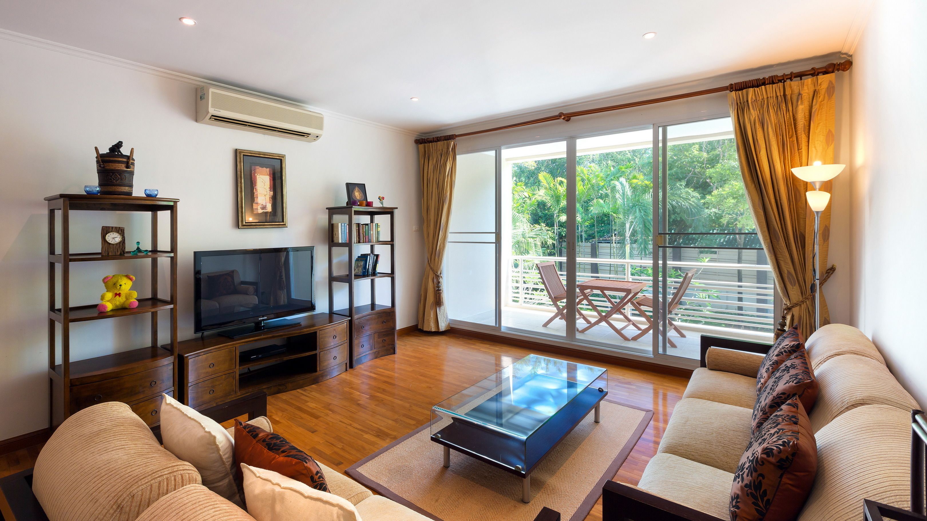 3 Bedroom Pool View | Woonruimte | Een flatscreentelevisie en een dvd-speler