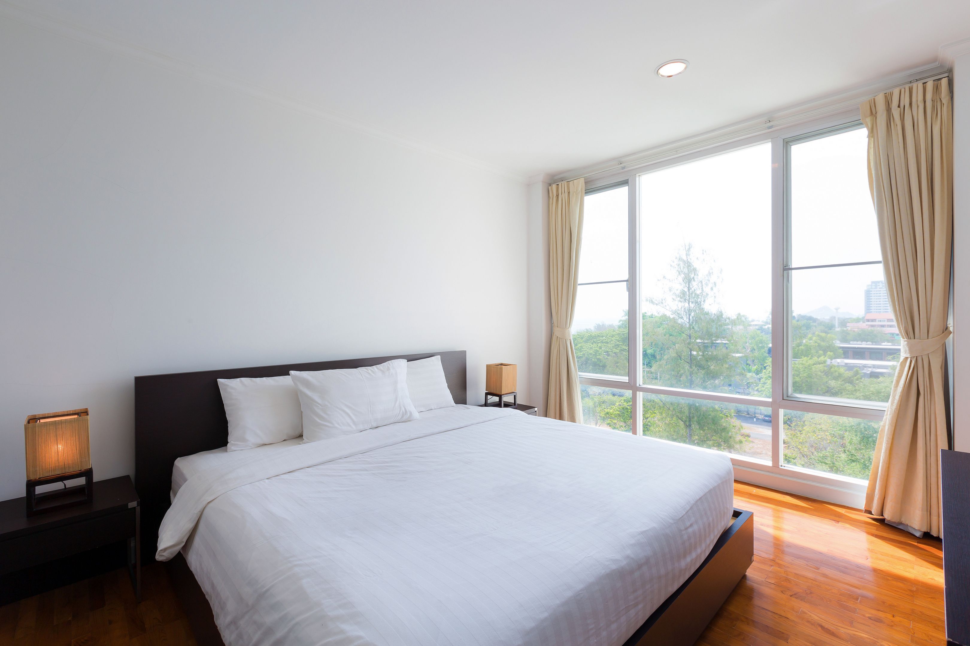 2 Bedroom Pool View | Een bureau, verduisterende gordijnen, wifi