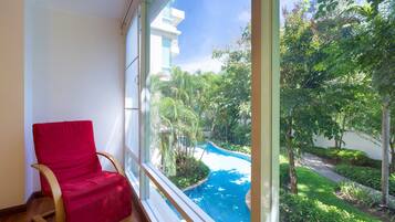 3 Bedroom Pool View | Room amenity