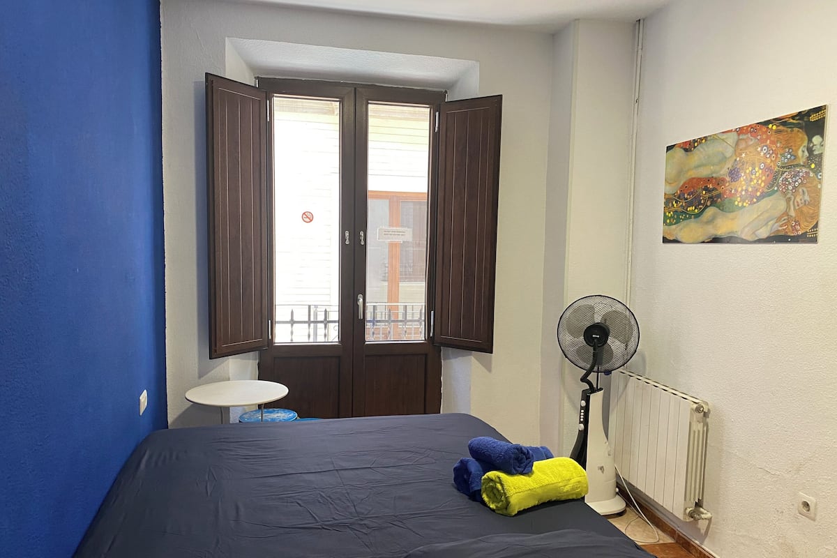 Una cassaforte in camera, tende oscuranti, Wi-Fi gratuito, lenzuola