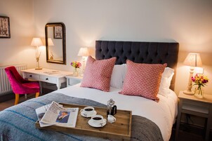 Desk, iron/ironing board, rollaway beds, free WiFi