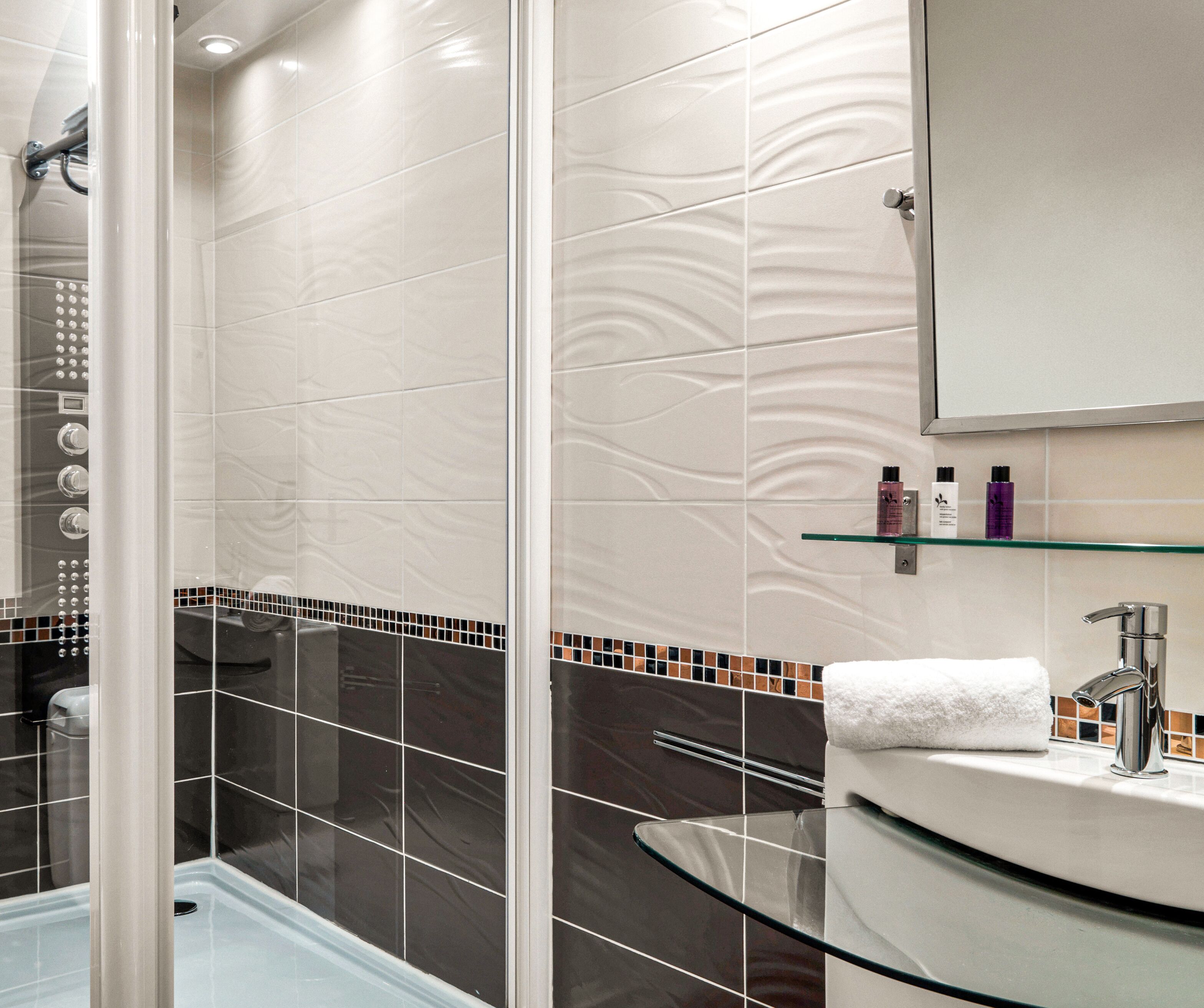 superior room, 1 double bed | bathroom | free toiletries, hair dryer, towels, soap