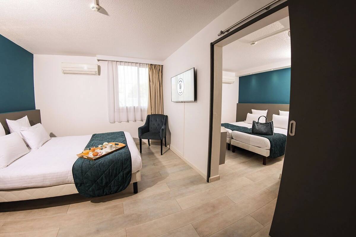 family room, multiple beds | 1 bedroom, in-room safe, desk, laptop workspace