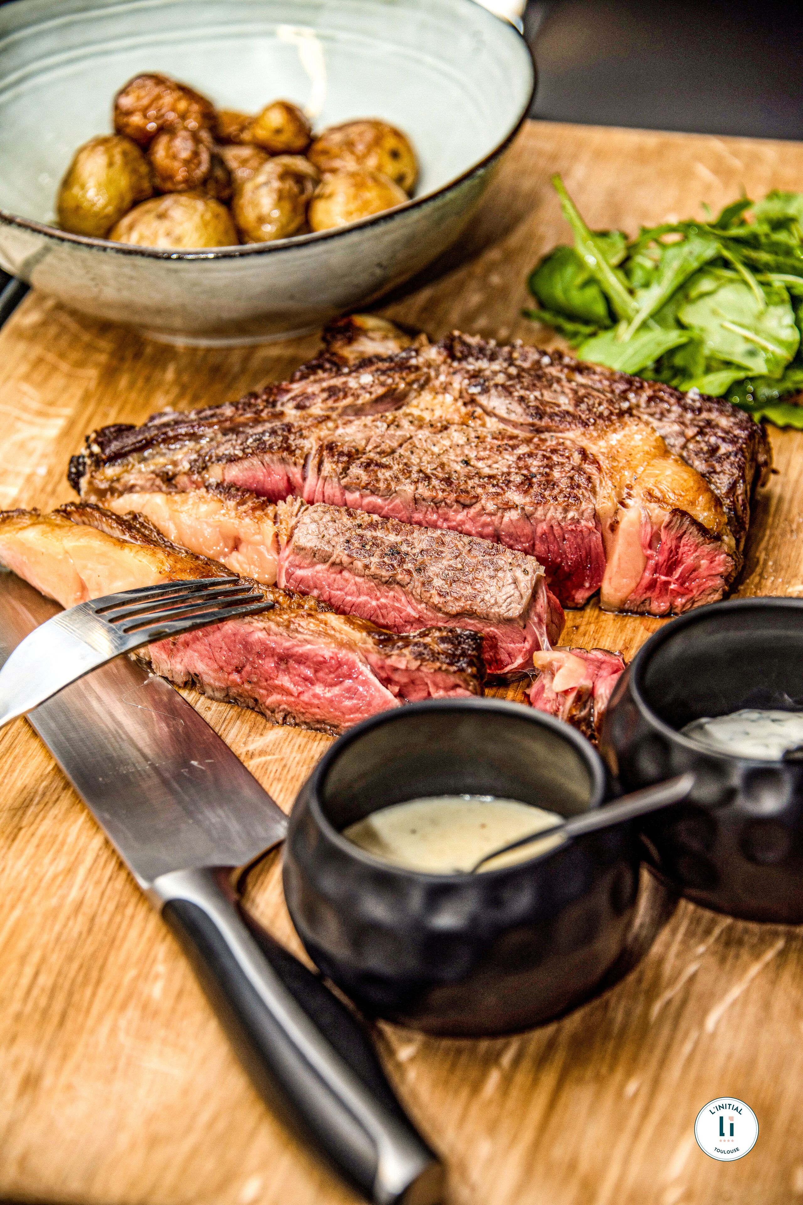 breakfast and dinner served, french cuisine