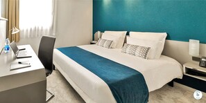 Superior-værelse - 1 dobbeltseng | Pengeskab på værelset, skrivebord, arbejdsområde til bærbare computere