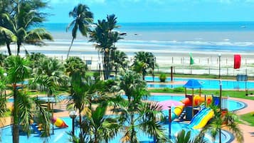 En la playa y vóleibol de playa 