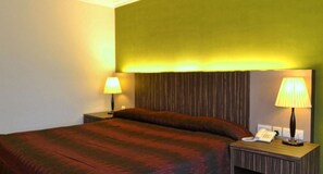 Dobbeltrom – deluxe | Minibar, safe på rommet, skrivebord og blendingsgardiner