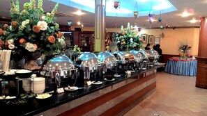Tägliches Frühstücksbuffet gegen Gebühr