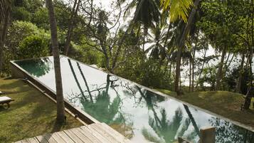 Outdoor pool, an infinity pool