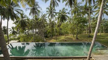 Outdoor pool, an infinity pool