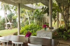 Outdoor dining - Walatta House (Morakatiyara)