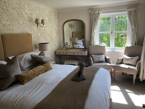 Deluxe Quadruple Room | Premium bedding, individually decorated, individually furnished, desk - The Old Mill (Lymington)