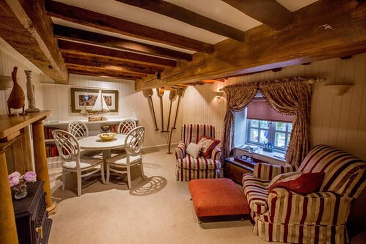 Deluxe Suite | Premium bedding, desk, laptop workspace, iron/ironing board (on request)