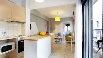 Family Apartment, 1 Bedroom (Perfect ten! #10) - no elevator | Private kitchen | Fridge, microwave, oven, stovetop